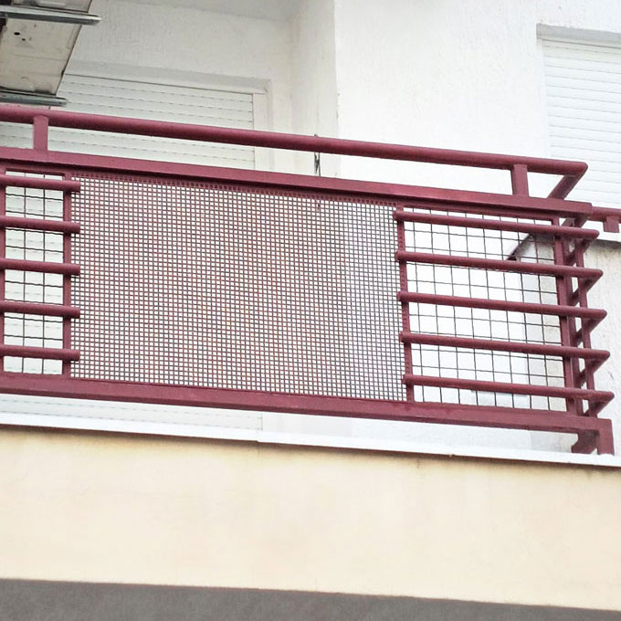 Balcony fence